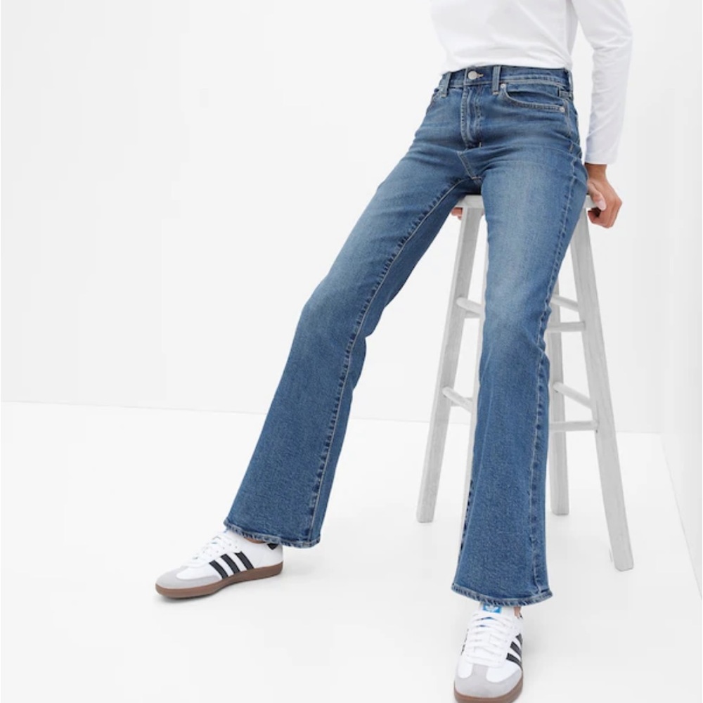 GAP Hi-Rise Flare Jeans 10 Regular Medium Wash Bootcut